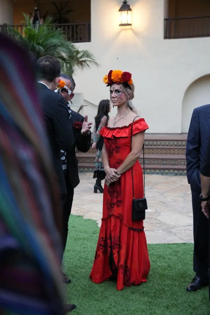 A gala guest in a red dress and flower crown at the Corazon de Vida Noche de Gala